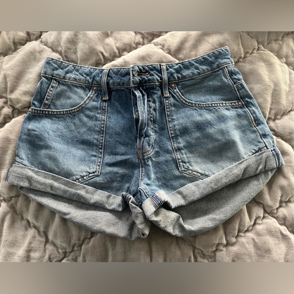 We The Free, size 4, button fly jean shorts. Perfect condition, worn 1x